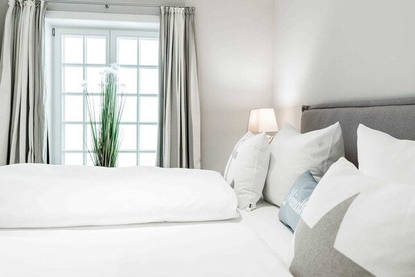 3 bedrooms, travel cot, WiFi, bed sheets