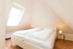 2 bedrooms, travel crib, WiFi, bed sheets - House Gotland - 3c - House Gotland (Sylt)