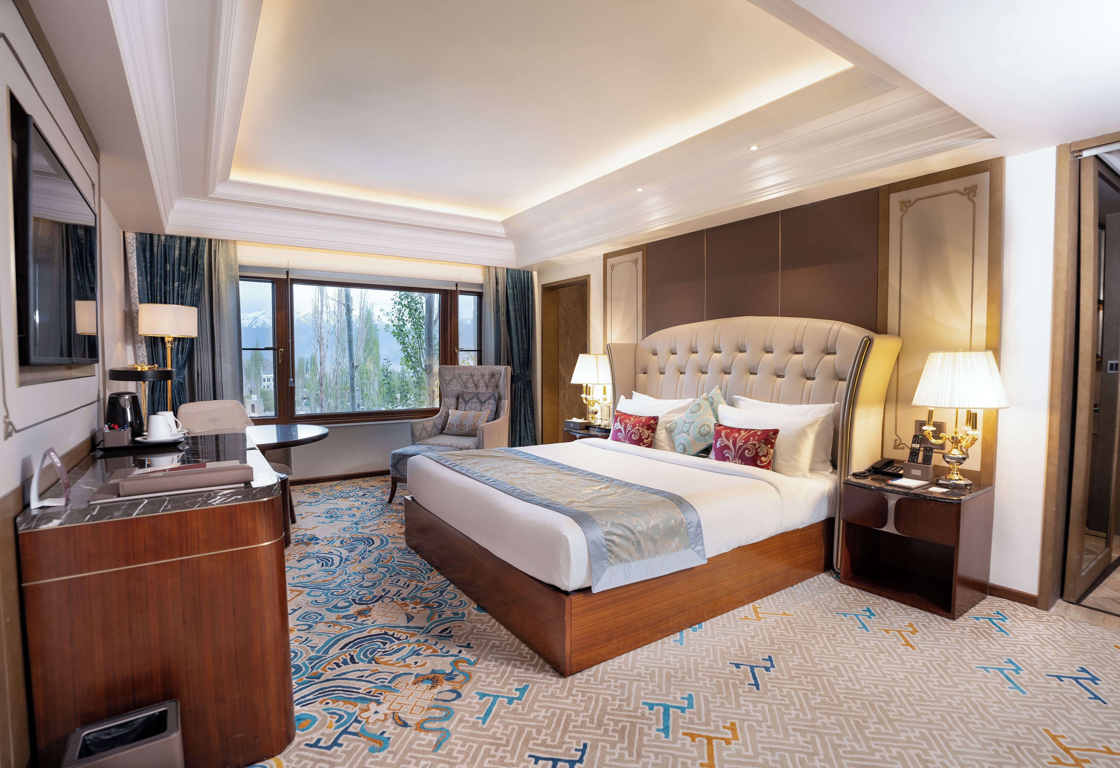 Premium bedding, down comforters, minibar, in-room safe