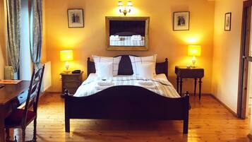 Deluxe Double Room, 1 Queen Bed, Non Smoking | Premium bedding, individually decorated, individually furnished, desk