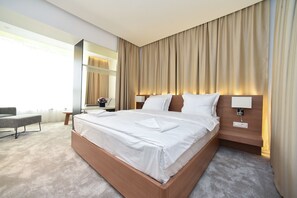 Minibar, coffres-forts dans les chambres, rideaux occultants