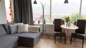 Habitación familiar, baño privado | Cortinas opacas, tabla de planchar con plancha, wifi gratis