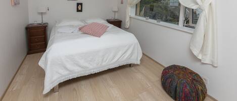 Cortinas blackout, tabla de planchar con plancha y wifi gratis