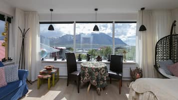 Fjölskylduherbergi - einkabaðherbergi | Myrkratjöld/-gardínur, straujárn/strauborð, ókeypis þráðlaus nettenging