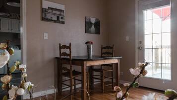 Family House, Multiple Beds | In-room dining