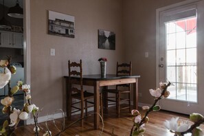 Family House, Multiple Beds | In-room dining