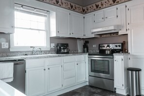 Maison Familiale, plusieurs lits | Cuisine privée | Grand réfrigérateur, micro-ondes, four, plaque de cuisson