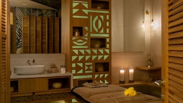 Couples treatment rooms, sauna, hot tub, steam room, Turkish bath