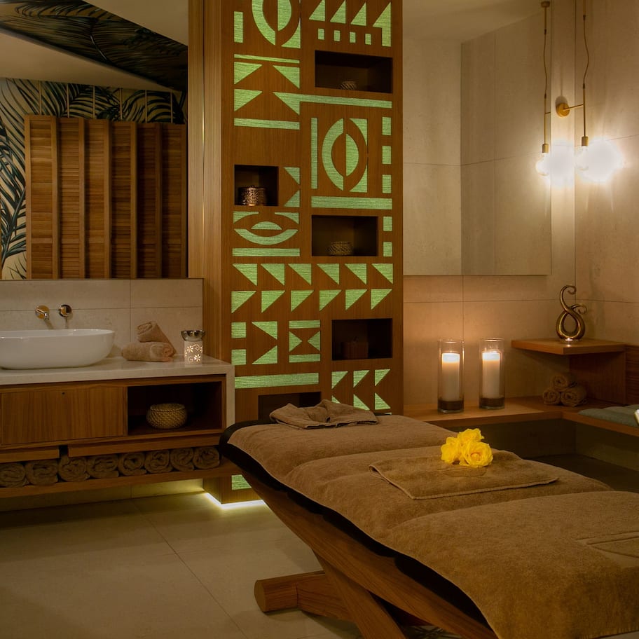 Couples treatment room(s), sauna, hot tub, steam room
