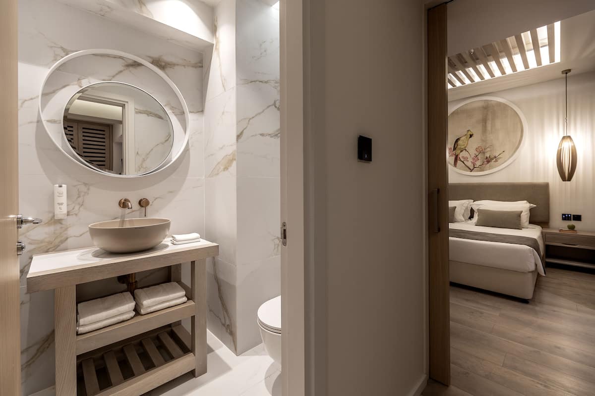 premium suite, partial sea view | 1 bedroom, in-room safe, desk, laptop workspace