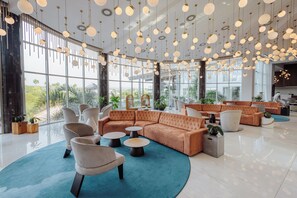 Lobby sitting area - Nissiblu Beach Resort (Ayia Napa)