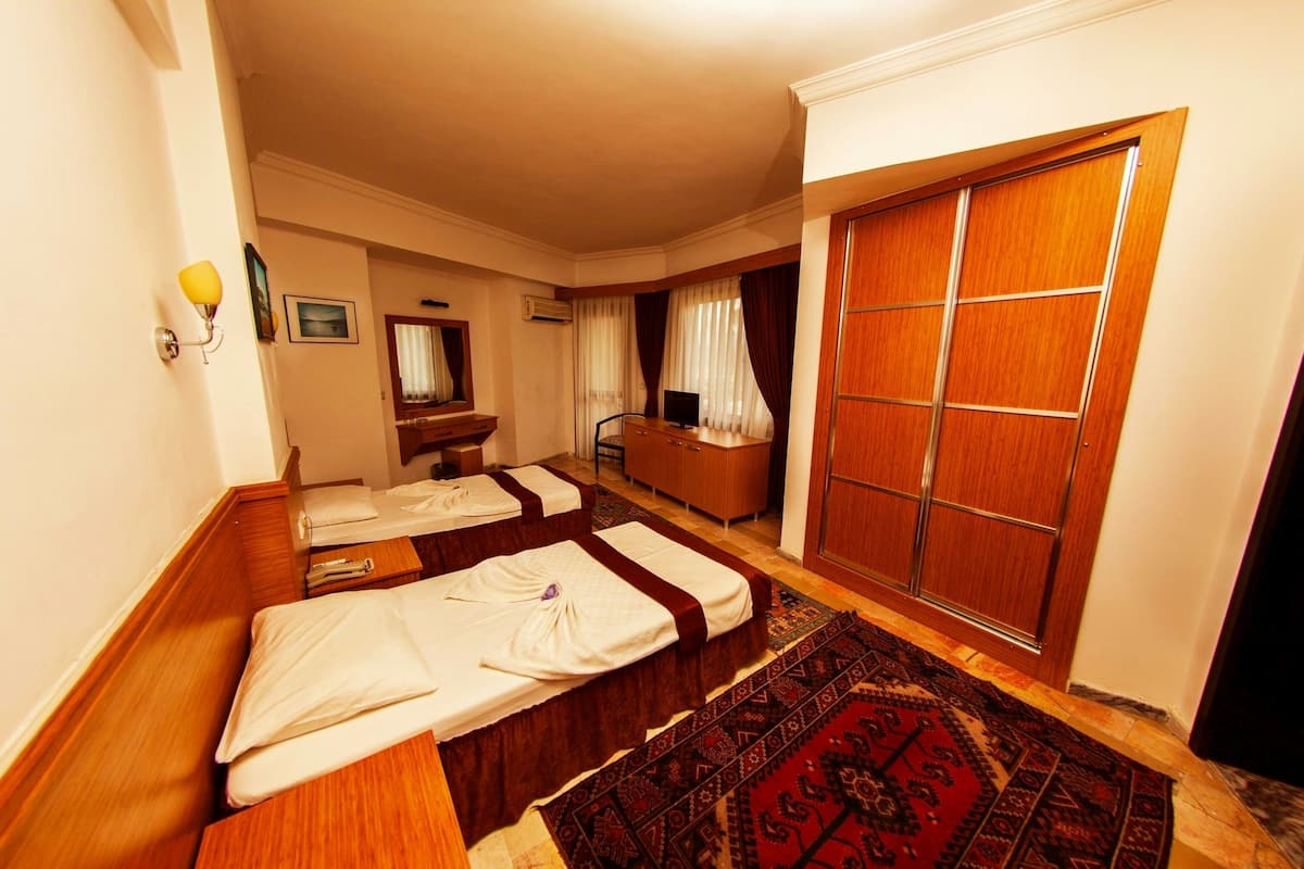 Chambre Standard double ou avec lits jumeaux | Minibar, bureau, rideaux dâobscurcissement, systĂšme dâinsonorisation