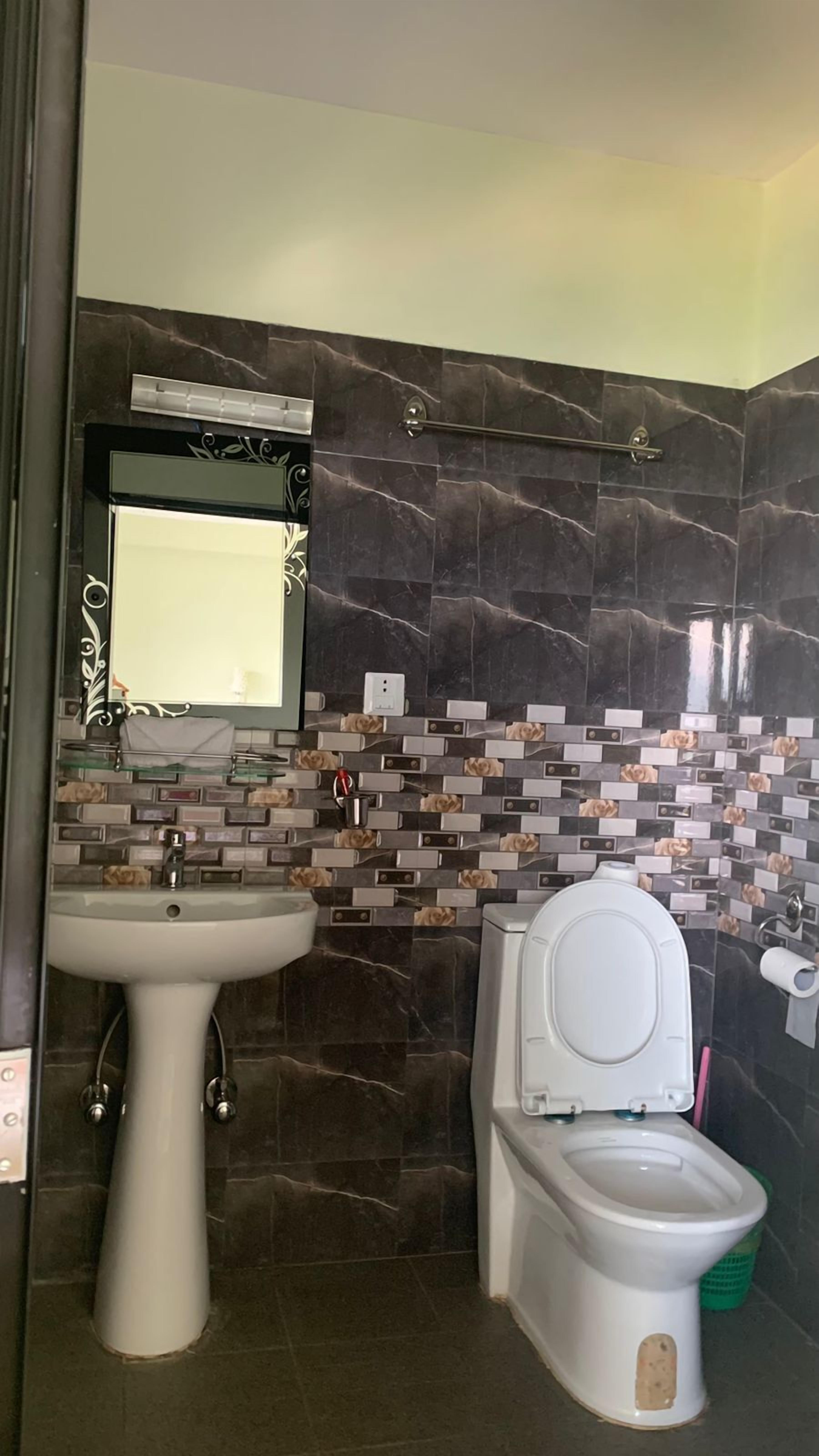 shower, free toiletries