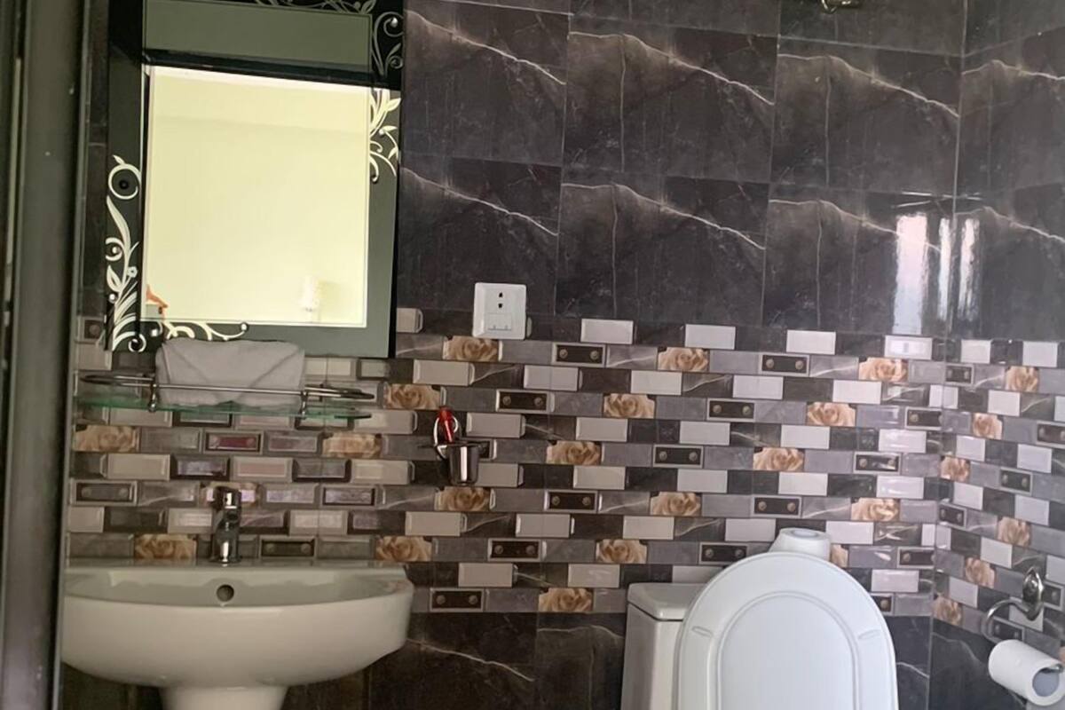 shower, free toiletries