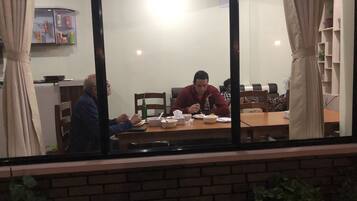 餐飲