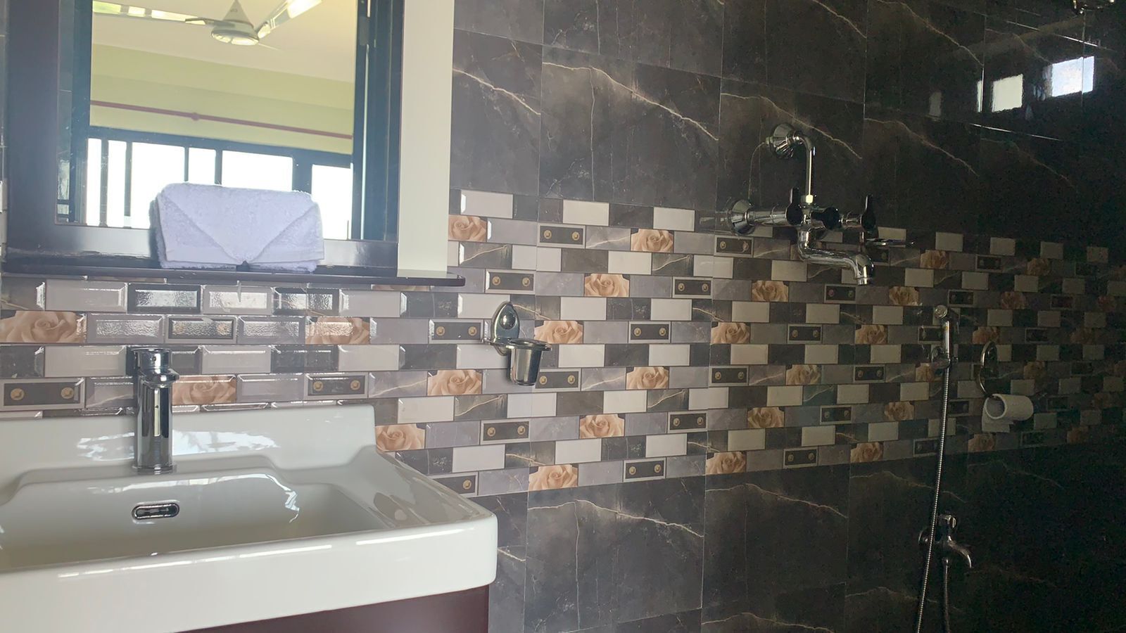 deluxe double room, 1 bedroom, valley view | bathroom | shower, free toiletries