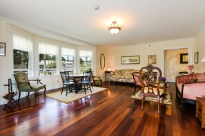 24-inch flat-screen TV with satellite channels - Payne's Harbor View Inn (Block Island)