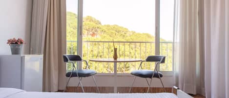 Habitación con 1 cama matrimonial o 2 individuales | Wifi gratis y ropa de cama