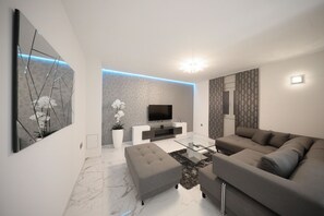 Exclusive Penthouse with Terrace and Jacuzzi | Sengetøy av topp kvalitet, Tempur-Pedic-senger og safe på rommet