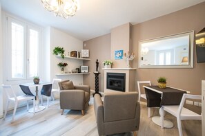 Free daily full breakfast 