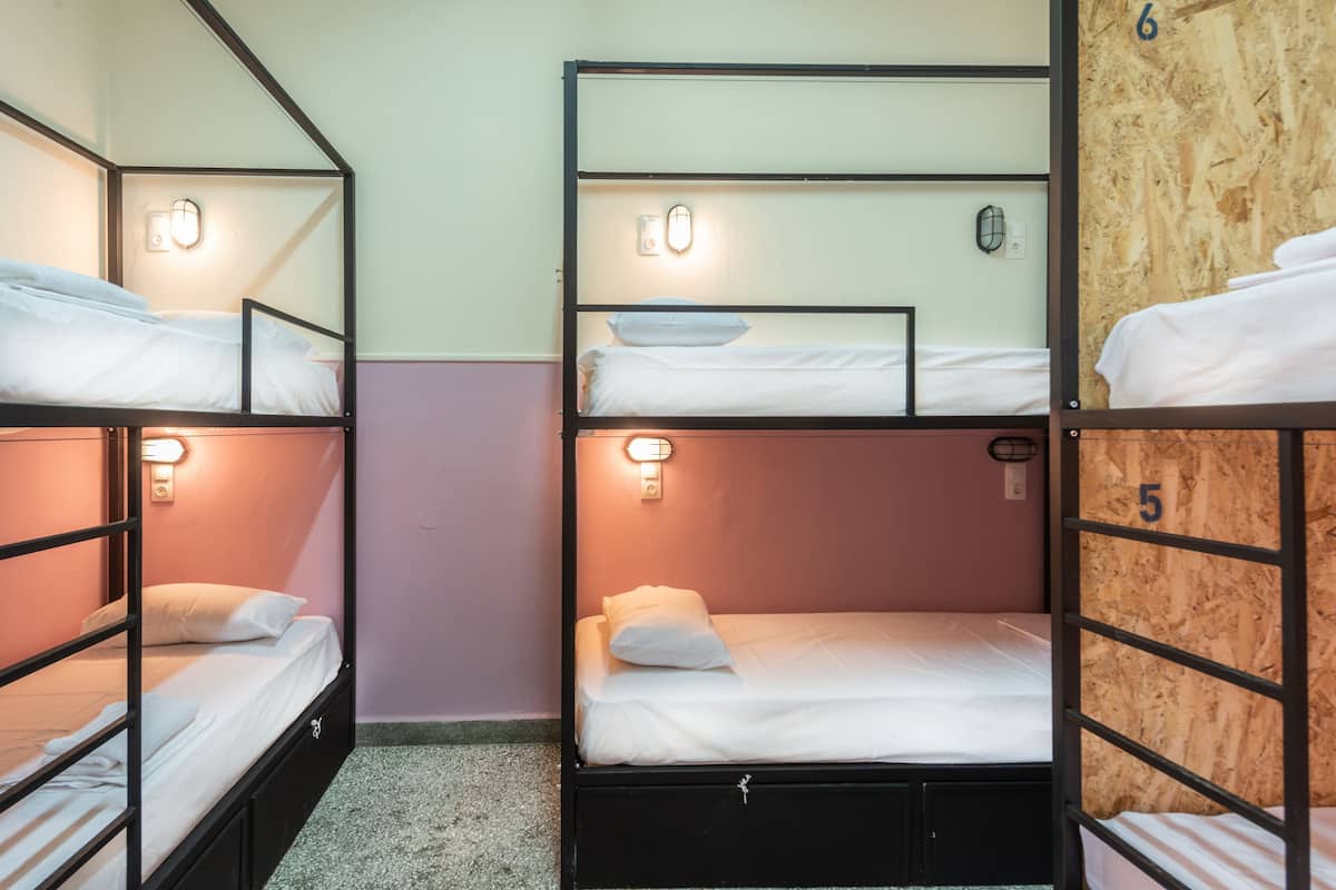 Felles sovesal – comfort, kun for kvinner (6 beds) | Sengetøy av topp kvalitet, blendingsgardiner og lydisolert