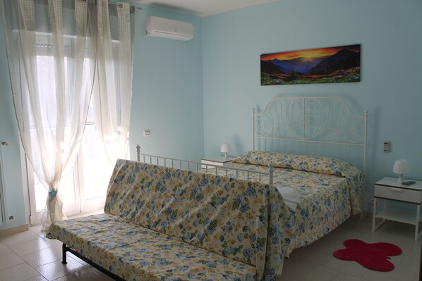 1 bedroom, premium bedding, desk, free cots/infant beds
