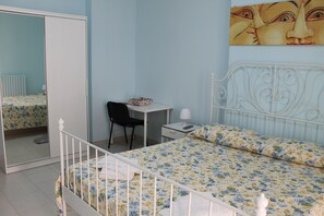1 bedroom, premium bedding, desk, free cots/infant beds