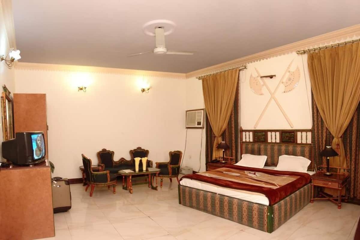 Family Double or Twin Room, Multiple Beds | 2 bedrooms, premium bedding, memory foam beds, in-room safe
