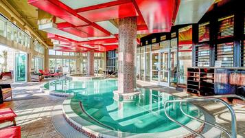 室內泳池、無邊際泳池