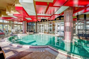 Indoor pool, an infinity pool