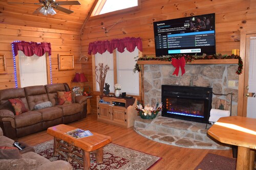 Cozy Cabin 5 mi 2 Dollywood! Privacy, with the comforts of home!