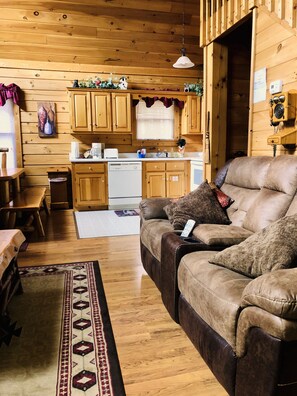 Smart TV, fireplace, video games, Netflix - Cozy Cabin 5 mi 2 Dollywood!Jan & Feb book 2 get 3rd free , PN rate<100  (Pigeon Forge)