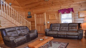 Smart TV, fireplace, video games, Netflix - Cozy Cabin 5 mi 2 Dollywood!Jan & Feb book 2 get 3rd free , PN rate<100  (Pigeon Forge)