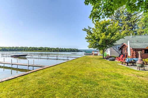 'Tiny House Cottage 6'  w/ Dock on Crooked Lake