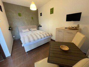 1 bedroom, internet, bed sheets