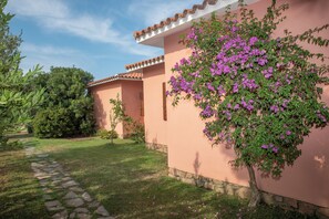 Exterior detail - With large garden and in quiet location - Villetta Corbezzolo (San Teodoro)