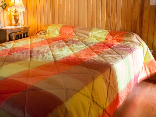 3 bedrooms, desk, iron/ironing board, travel crib