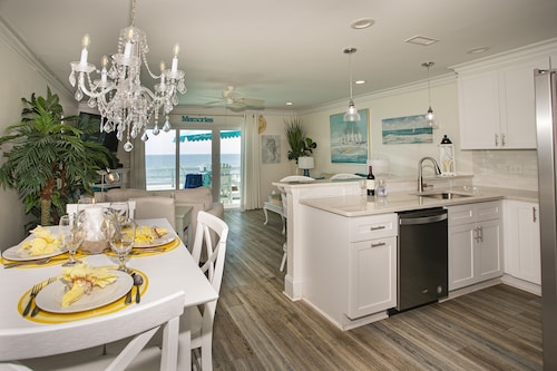 Million Dollar Oceanfront View - Pristine Condo - Top Floor - Large Deck!