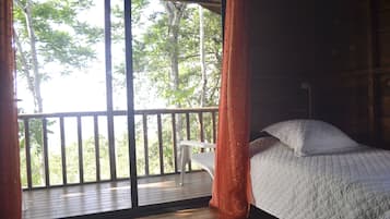 Chalet Panoramique, 1 trÚs grand lit, accessible aux personnes à mobilité réduite | Vue de la chambre