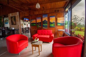 Breakfast, lunch, dinner served; local and international cuisine  - Eco Granja Sostenible Don Lolo (Quesada)