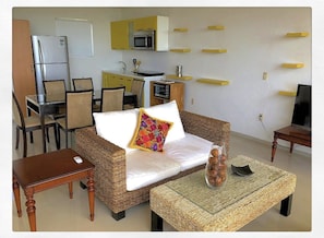 Deluxe Loft, Multiple Beds, Terrace, Ocean View | Living area