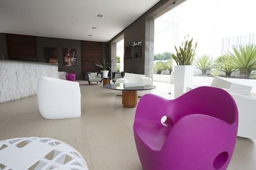 3 bars/lounges, swim-up bar, poolside bar