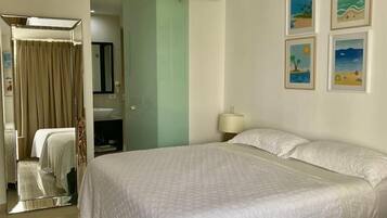 Studio, Multiple Beds, Accessible | Blackout curtains, bed sheets