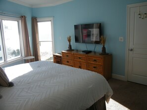 1 bedroom, desk, iron/ironing board, free WiFi - Book Now for Summer – 4th FL 5★ Gulf-View 1BR/1.5BA Condo w/Spacious Master Bath (Orange Beach)
