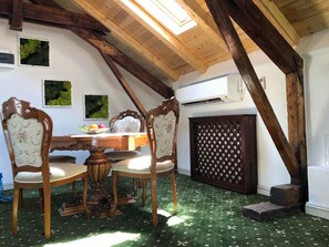 Lobby sitting area - JMR Royal (Constanta)