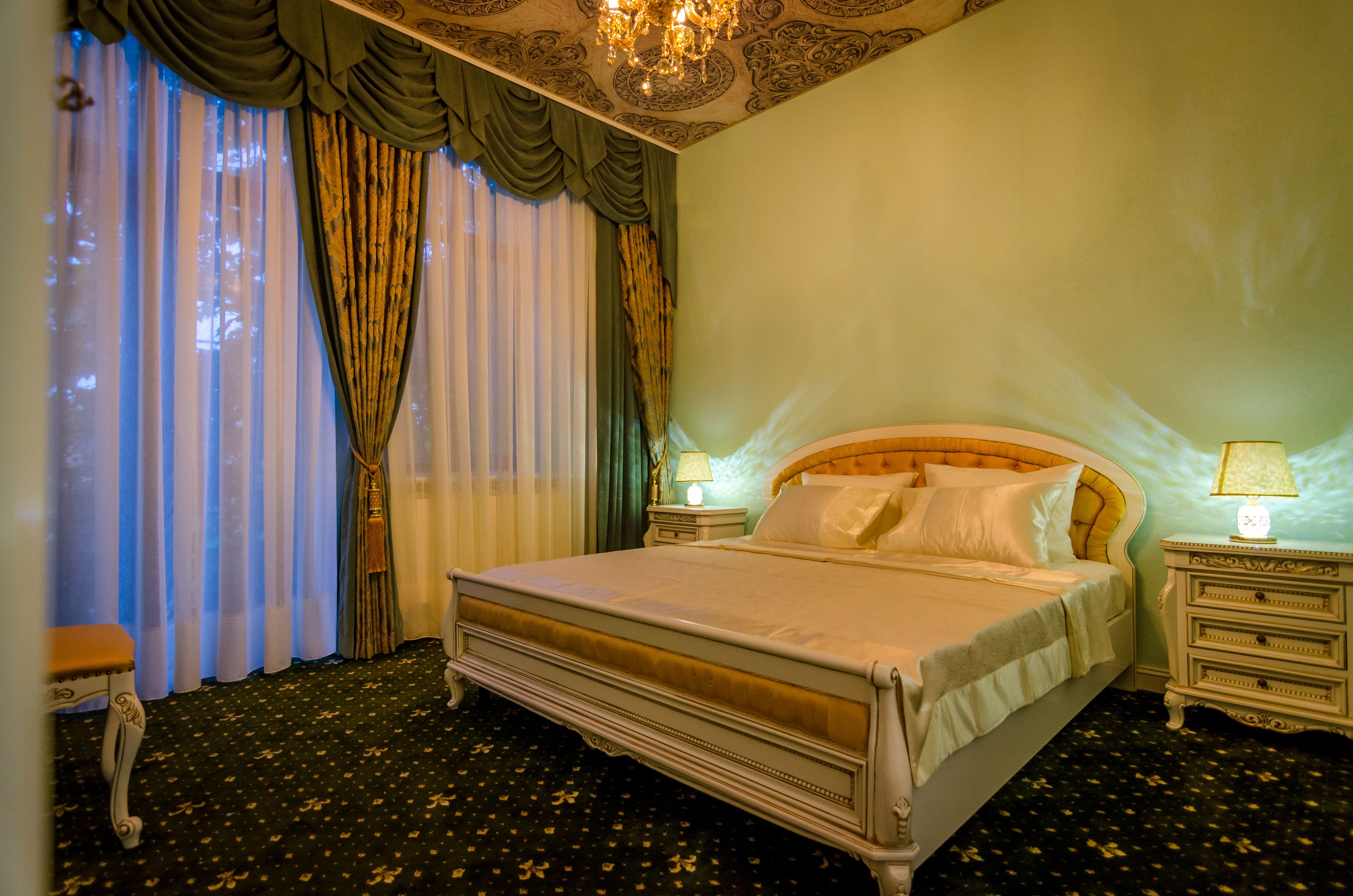 Luxury-Apartment, 1 King-Bett, Sauna, Stadtblick | Italienische Bettbezüge von Frette, hochwertige Bettwaren