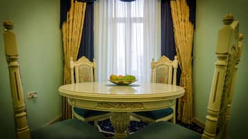 Luxury Apartment, 1 King Bed, Kitchen