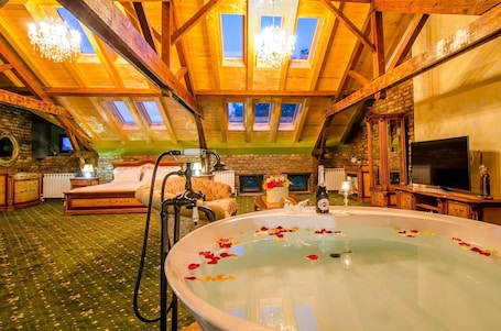 Luxury Double Room, 1 King Bed, Sauna, Executive Level | Room amenity