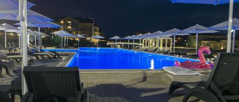 Seasonal outdoor pool