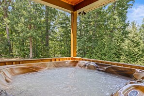Outdoor spa tub - Mountains & Privacy: Perfect for Couples/Sm Groups (Stanley)